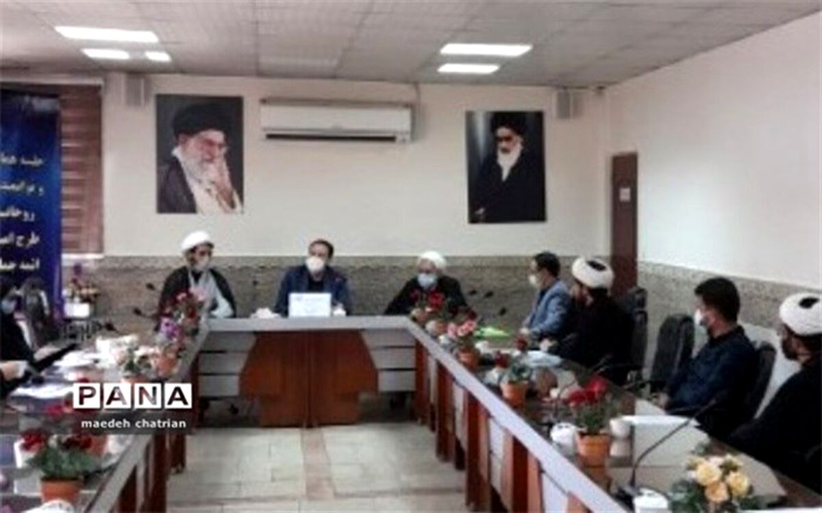 جلسه هماهنگی و توانمندسازی روحانیون طرح امین و ائمه جماعات مدارس در قرچک