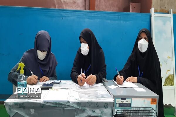 بازدید جهانشاهی  از مراکز واکسیناسیون دانش آموزان، در منطقه ۱۴