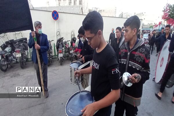 عزاداری پرشور زائرین و مجاورین مشهد مقدس در روز شهادت امام رضا(ع)
