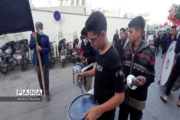 عزاداری پرشور زائرین و مجاورین مشهد مقدس در روز شهادت امام رضا(ع)