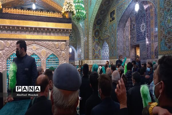 عزاداری پرشور زائرین و مجاورین مشهد مقدس در روز شهادت امام رضا(ع)