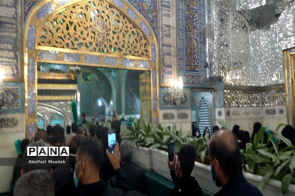 عزاداری پرشور زائرین و مجاورین مشهد مقدس در روز شهادت امام رضا(ع)