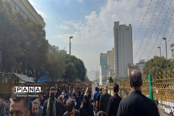 عزاداری پرشور زائرین و مجاورین مشهد مقدس در روز شهادت امام رضا(ع)