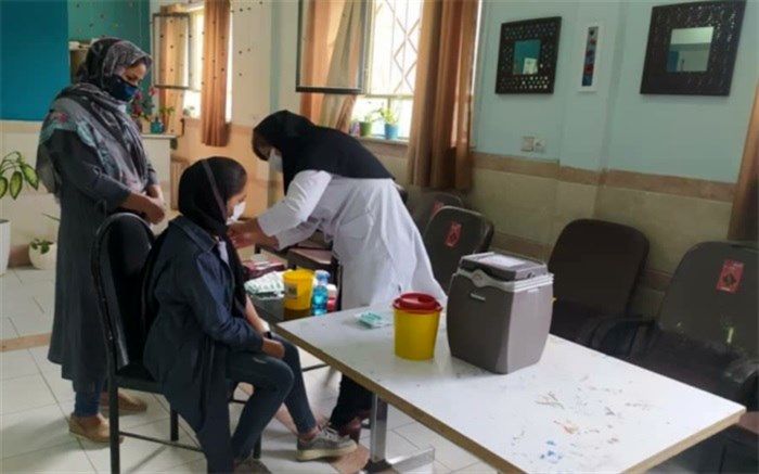 طرح واکسیناسیون خانواده‌محور دانش‌آموزان در اسلامشهر اجرا شد