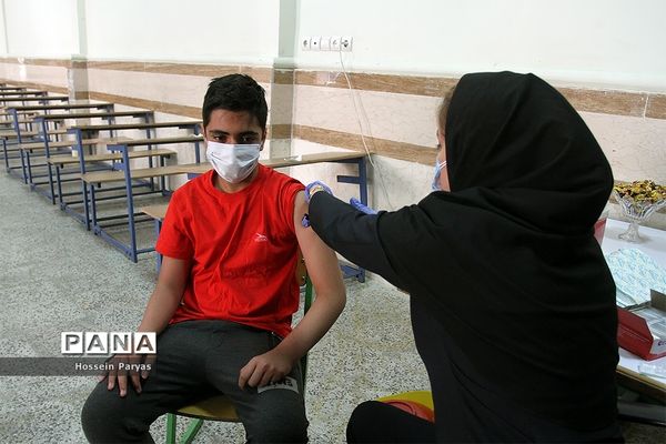 آغاز واکسیناسیون دانش‌آموزان تهرانی