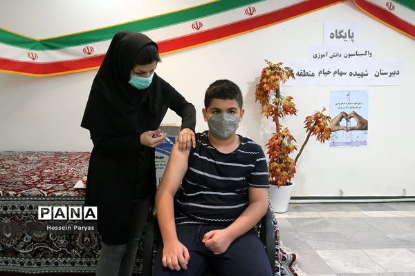 آغاز واکسیناسیون دانش‌آموزان تهرانی