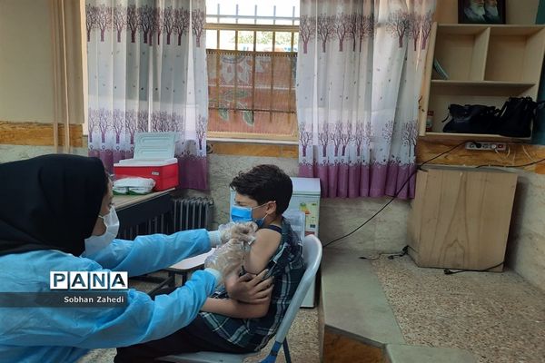 واکسیناسیون دانش‌آموزان رودهن