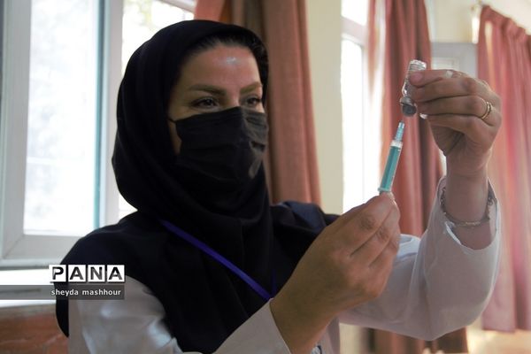 واکسیناسیون دانش‌آموزان مدارس ناحیه یک ری