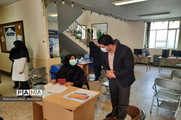 اجرای طرح واکسیناسیون دانش‌آموزی در ۵ حوزه منطقه ۱۵