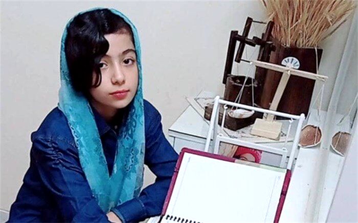 نوجوان 10 ساله در روستا تنها دلخوشی‌اش نوشته‌ها و کتاب‌هایش هستند 