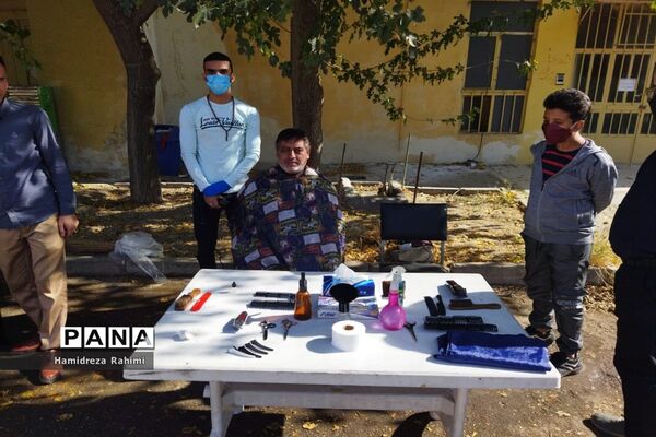 برپایی غرفه‌های مهربانی و کمک‌های مومنانه درمحله کیانشهر منطقه ۱۵