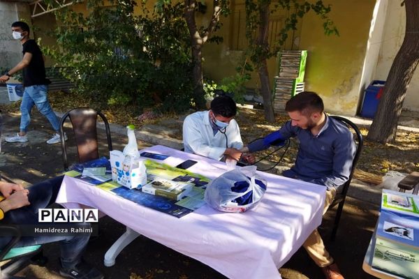 برپایی غرفه‌های مهربانی و کمک‌های مومنانه درمحله کیانشهر منطقه ۱۵