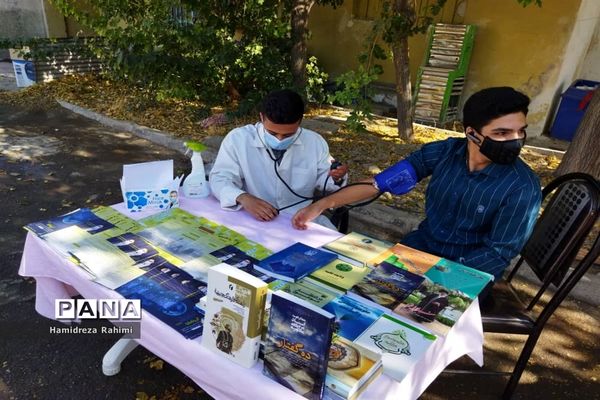 برپایی غرفه‌های مهربانی و کمک‌های مومنانه درمحله کیانشهر منطقه ۱۵