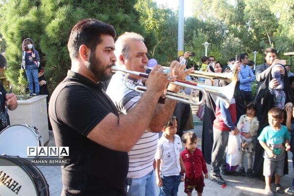 «شادپیمایی عروسک ها» به مناسبت هفته ملی کودک در قم