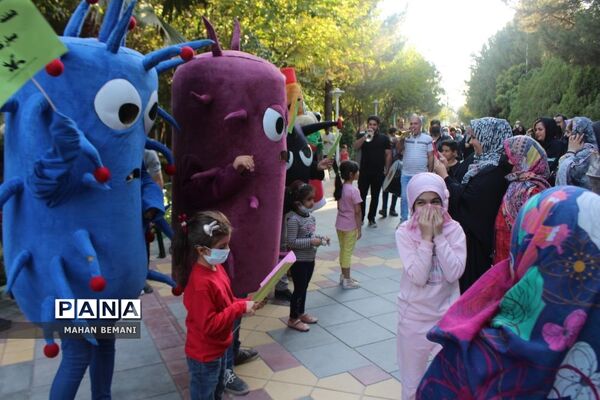 «شادپیمایی عروسک ها» به مناسبت هفته ملی کودک در قم