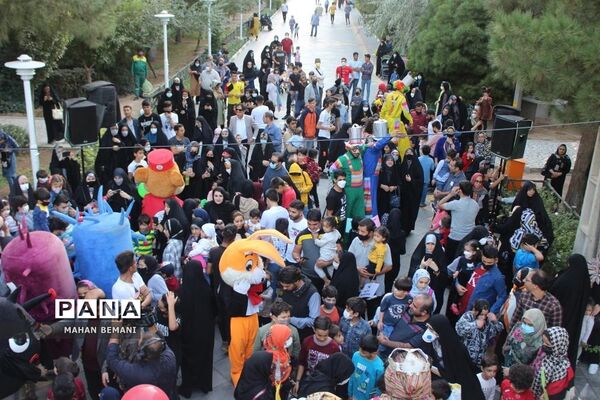 «شادپیمایی عروسک ها» به مناسبت هفته ملی کودک در قم
