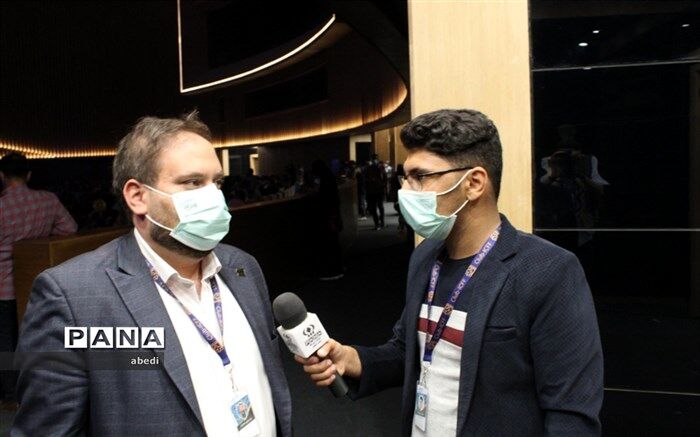 از بودجه صرفه‌جویی شده 700 تبلت برای دانش آموزان نیازمند خریداری شد