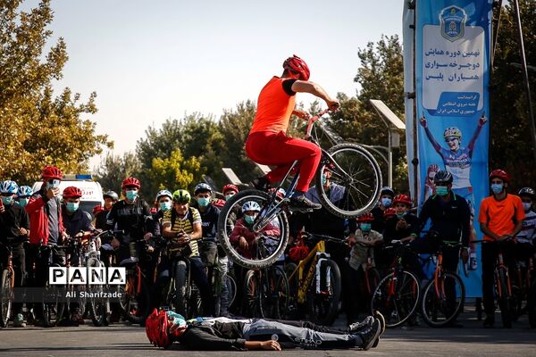 نهمین دوره همایش دوچرخه سواری همیاران پلیس