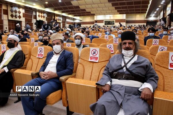 دیدار رئیس جمهوری با نخبگان ، علما ، خانواده شهدا ، ایثارگران و جمعی از اقشار مختلف مردم استان بوشهر