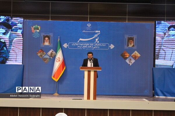 دیدار رئیس جمهوری با نخبگان ، علما ، خانواده شهدا ، ایثارگران و جمعی از اقشار مختلف مردم استان بوشهر