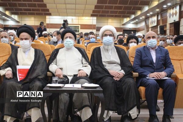 دیدار رئیس جمهوری با نخبگان ، علما ، خانواده شهدا ، ایثارگران و جمعی از اقشار مختلف مردم استان بوشهر