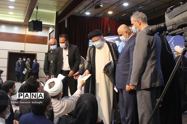 دیدار رئیس جمهوری با نخبگان ، علما ، خانواده شهدا ، ایثارگران و جمعی از اقشار مختلف مردم استان بوشهر