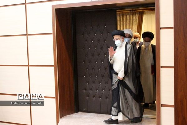 دیدار رئیس جمهوری با نخبگان ، علما ، خانواده شهدا ، ایثارگران و جمعی از اقشار مختلف مردم استان بوشهر