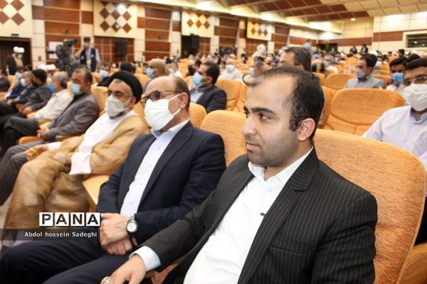 دیدار رئیس جمهوری با نخبگان ، علما ، خانواده شهدا ، ایثارگران و جمعی از اقشار مختلف مردم استان بوشهر