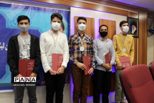 تجلیل از دانش‌آموزان رتبه دوم کشوری لیگ علمی پایا در قم