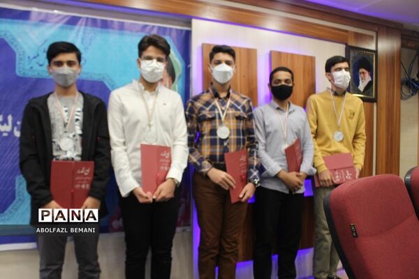 تجلیل از دانش‌آموزان رتبه دوم کشوری لیگ علمی پایا در قم