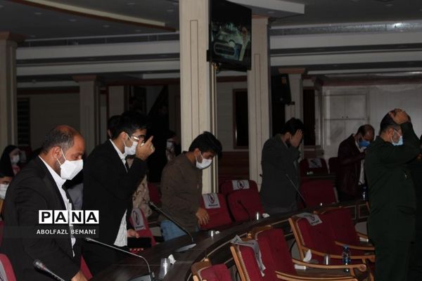 تجلیل از دانش‌آموزان رتبه دوم کشوری لیگ علمی پایا در قم