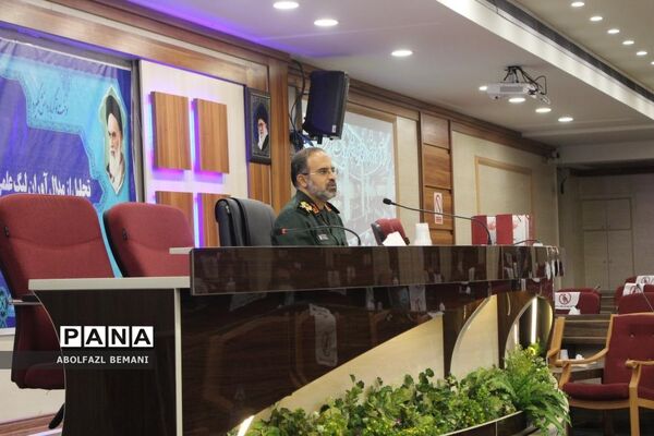 تجلیل از دانش‌آموزان رتبه دوم کشوری لیگ علمی پایا در قم