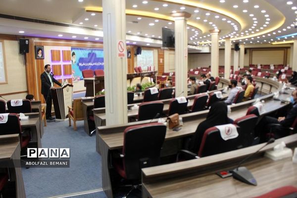 تجلیل از دانش‌آموزان رتبه دوم کشوری لیگ علمی پایا در قم