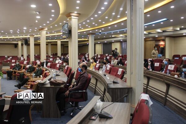 تجلیل از دانش‌آموزان رتبه دوم کشوری لیگ علمی پایا در قم
