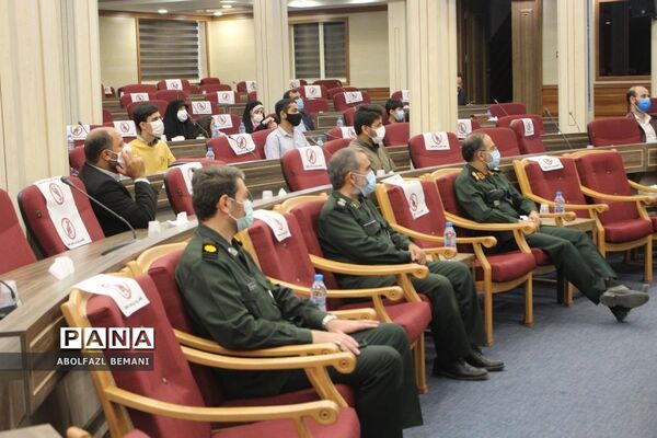 تجلیل از دانش‌آموزان رتبه دوم کشوری لیگ علمی پایا در قم