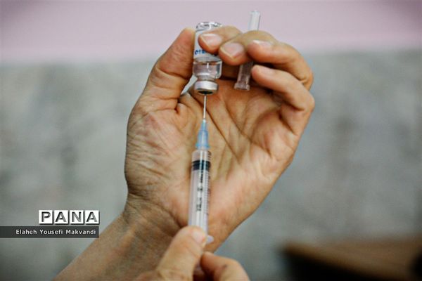 واکسیناسیون دانش‌‍آموزان در شهرستان امیدیه