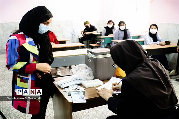 واکسیناسیون دانش‌‍آموزان در شهرستان امیدیه