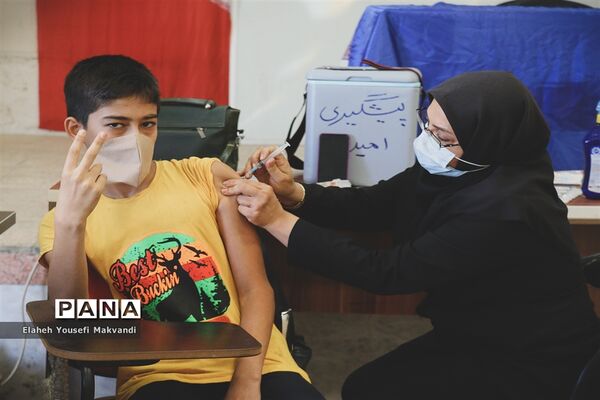 واکسیناسیون دانش‌‍آموزان در شهرستان امیدیه