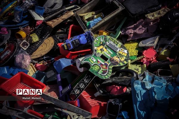 جایی میان زباله‌ها