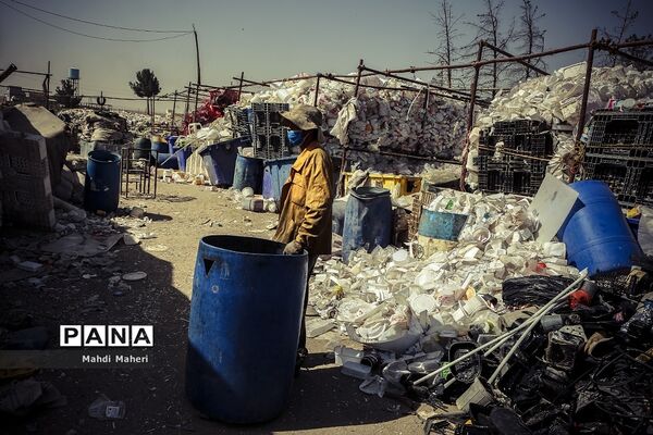 جایی میان زباله‌ها