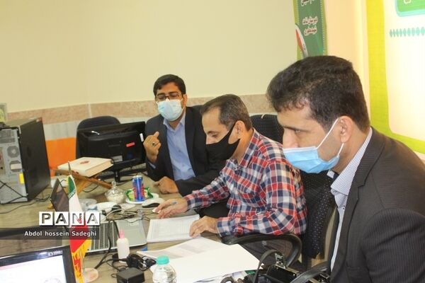 بازدید معاون پرورشی بوشهر  از آثار ارسالی اولین جشنواره مفلحون
