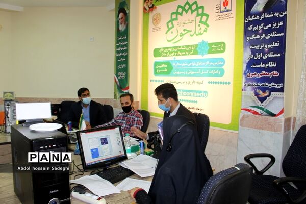بازدید معاون پرورشی بوشهر  از آثار ارسالی اولین جشنواره مفلحون