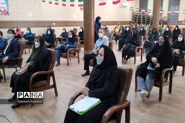 جلسه انجمن و اولیا و مربیان مدرسه‌ام ابیها بوشهر