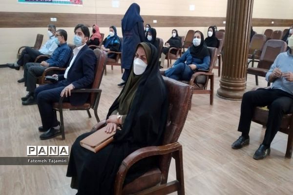 جلسه انجمن و اولیا و مربیان مدرسه‌ام ابیها بوشهر