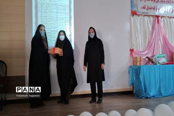 جلسه انجمن و اولیا و مربیان مدرسه‌ام ابیها بوشهر