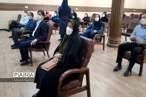 جلسه انجمن و اولیا و مربیان مدرسه‌ام ابیها بوشهر