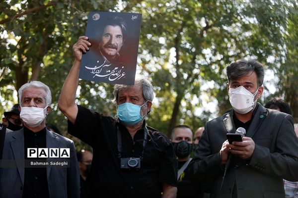 تشییع و خاکسپاری پیکر عزت الله مهرآوران