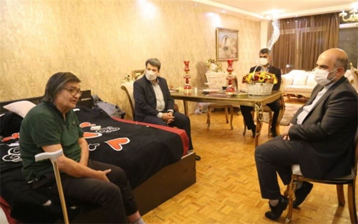 عیادت رئیس سازمان سینمایی  و مدیرعامل صندوق اعتباری هنر از «رضا رویگری»