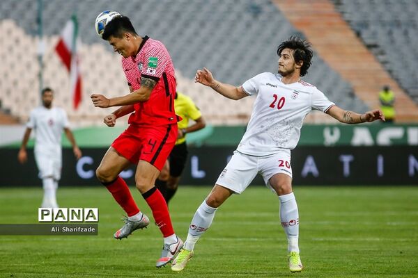 دیدار تیم‌های فوتبال ایران و کره جنوبی