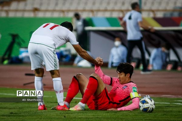 دیدار تیم‌های فوتبال ایران و کره جنوبی